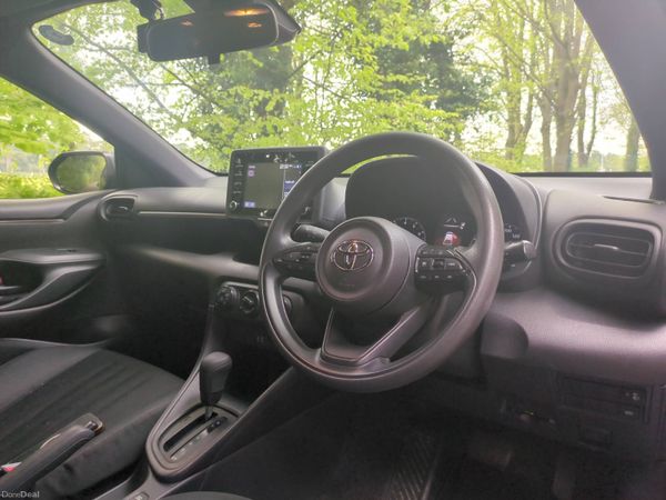 2021 Toyota Yaris X 4wd * lows kms* long NCT 386083628