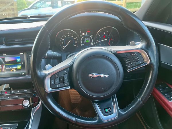 Jaguar XF 2018 386144420