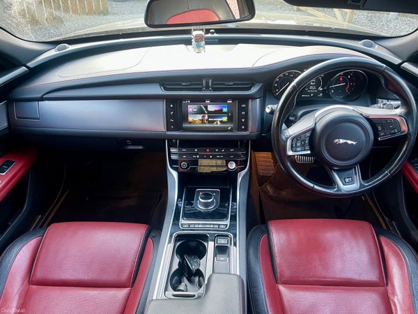 Jaguar XF 2018 386144426