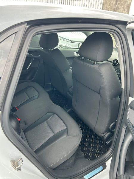 Audi A1 2015 386178046