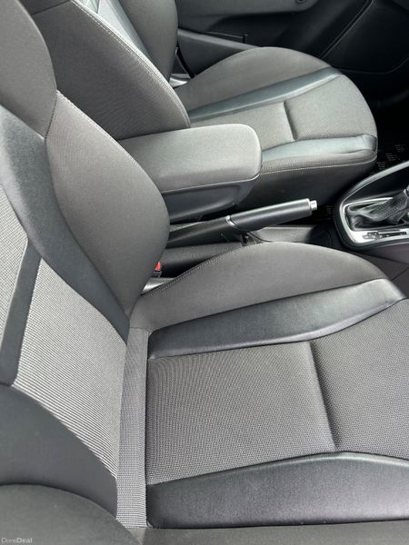 Audi A1 2015 386178050