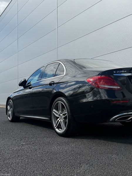 Mercedes-Benz E220d AMG 386178562