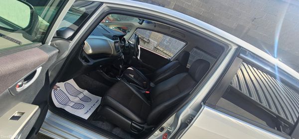 Honda fit Hybrid Low Mileage 386256600