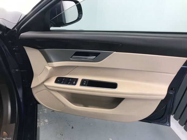 Jaguar XF 2019 386273096