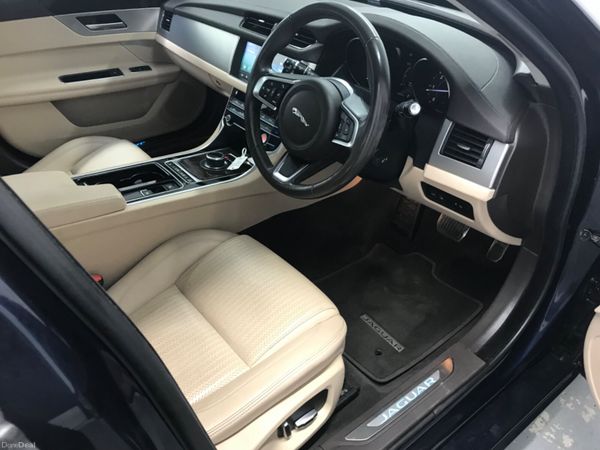 Jaguar XF 2019 386273098