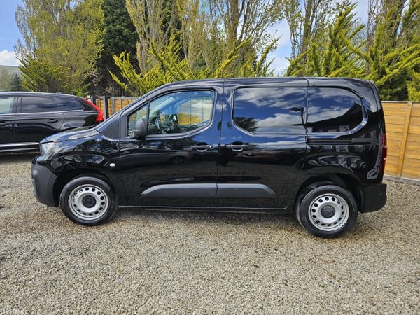 2023 PEUGEOT PARTNER 3 SEATS  WITH ONLY 32KLMS  A 386285084