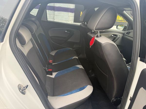Volkswagen Polo 2015 386221460