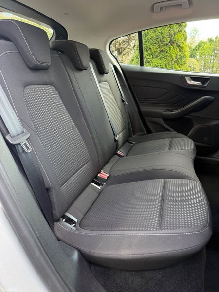 *Auto* Immaculate 231 Ford Focus! 386239440