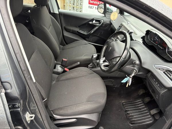 2017 Peugeot 208 386332142