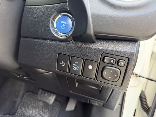Toyota Auris Hybrid 2017 386448452