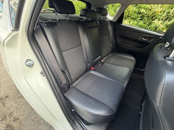 Toyota Auris Hybrid 2017 386448474
