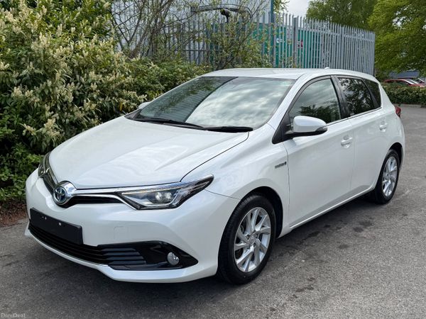 Toyota Auris Hybrid 2017 386448520