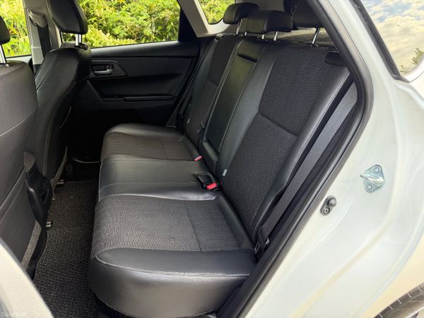 Toyota Auris Hybrid 2017 386448526