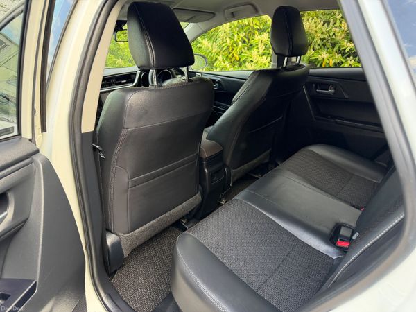 Toyota Auris Hybrid 2017 386448528