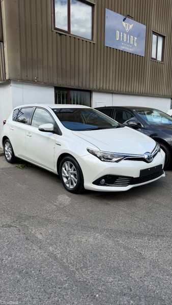 Toyota Auris Hybrid 2017 386448532