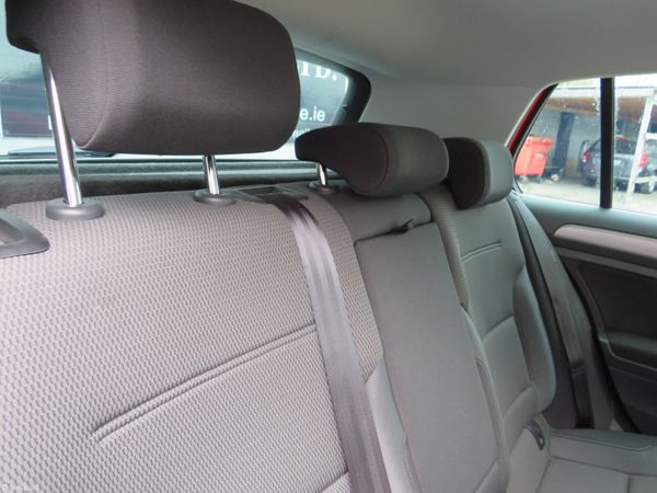152 VW GOLF 5DR  PETROL AUTO IN CLASSIC RED 386499742