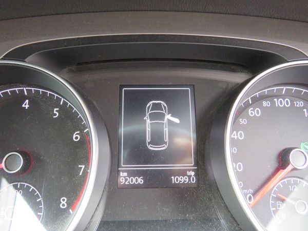 152 VW GOLF 5DR  PETROL AUTO IN CLASSIC RED 386499774