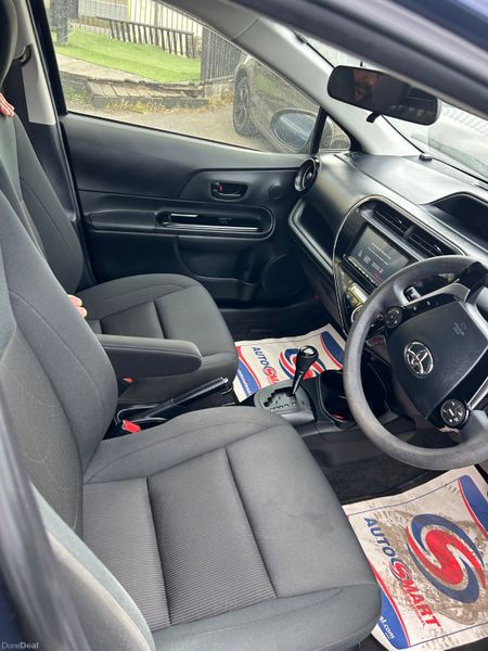 Toyota Aqua 386552842