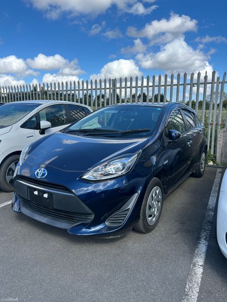 Toyota Aqua 386552838