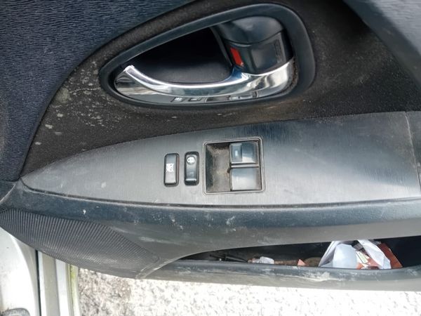 Toyota Avensis 2011 386527958