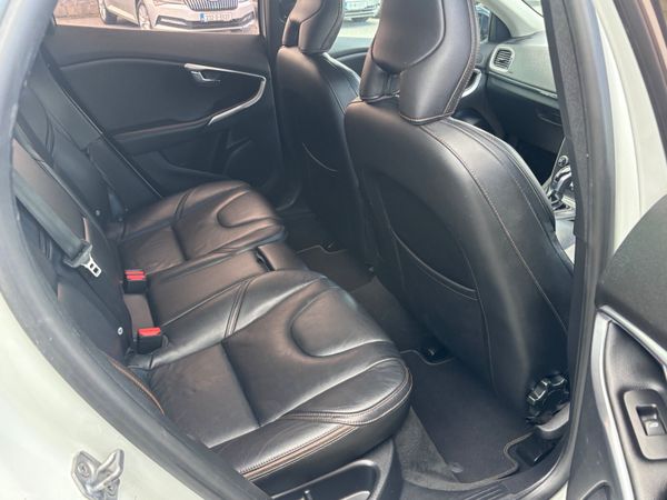 Volvo V40 2016 DIESEL AUTOMATIC 386534976