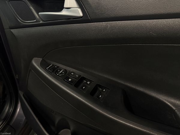 2016 Hyundai Tucson Premium-Pan Roof 386742942