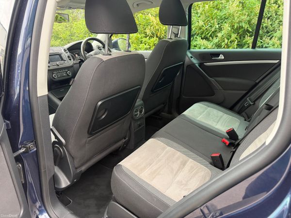 VW Tiguan Pan Roof Low KM FSh 386784582