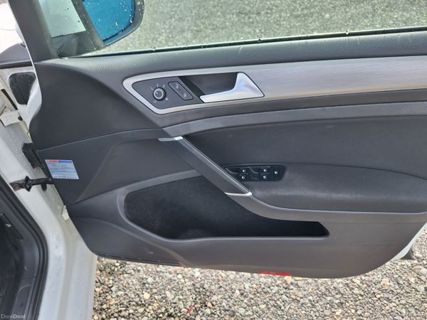 Volkswagen Golf 2014 386799628