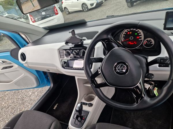 Volkswagen up! 2018 386706962