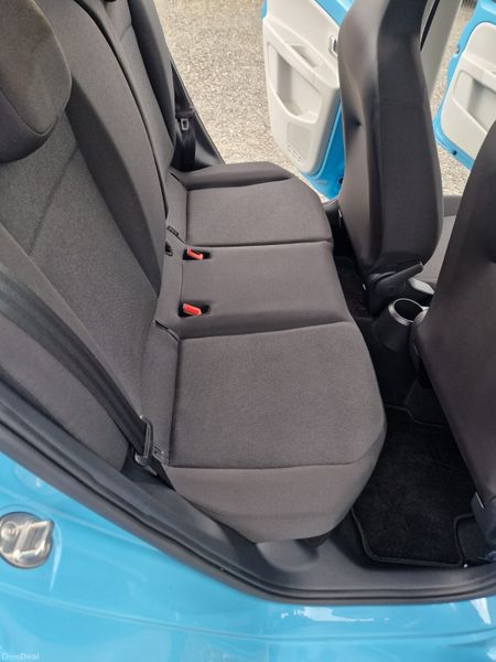 Volkswagen up! 2018 386706992