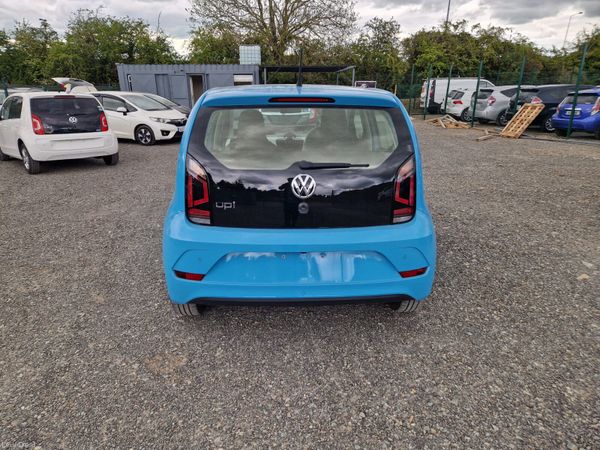 Volkswagen up! 2018 386706938