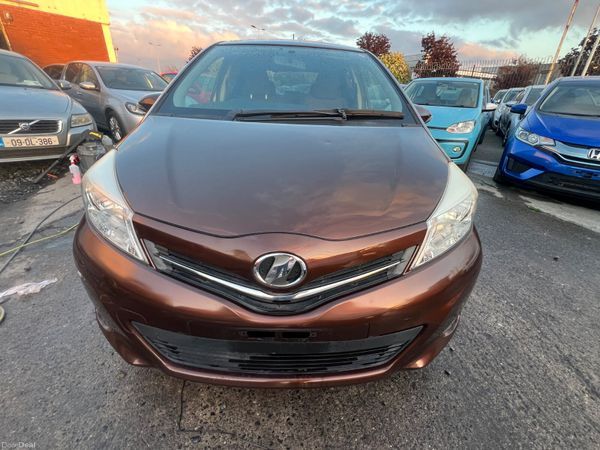 2014 Toyota Vitz, 3 of 16