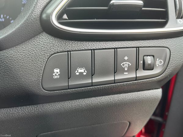 Hyundai i30 1.4 Petrol Deluxe 386723866