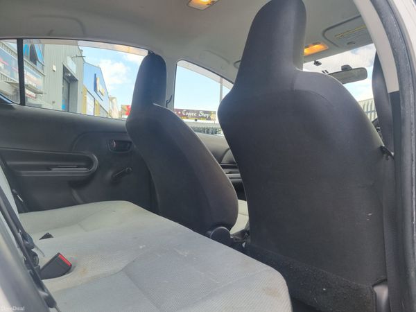 Toyota Aqua  Hybrid  2016 386847334