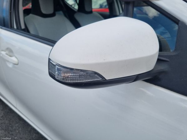 Toyota Aqua  Hybrid  2016 386847338