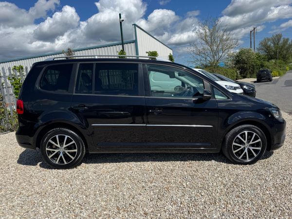 Volkswagen Touran 2015 386894096
