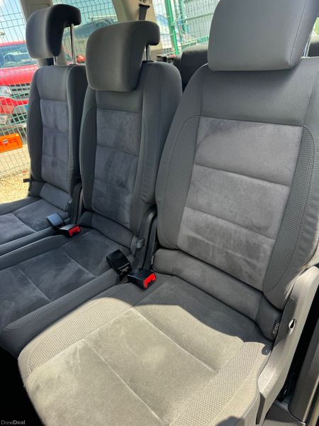 Volkswagen Touran 2015 386894140