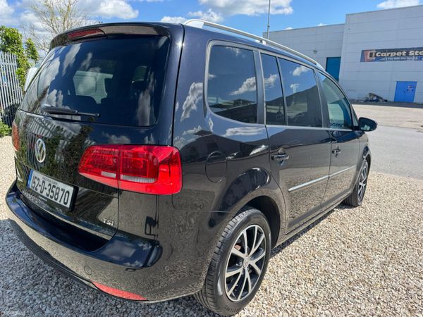 Volkswagen Touran 2015 386894124