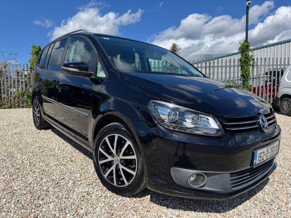 Volkswagen Touran 2015 386894126