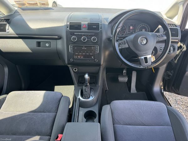 Volkswagen Touran 2015 386894128