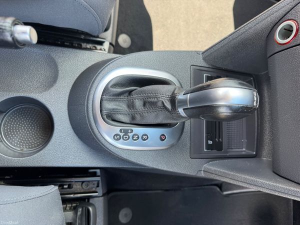 Volkswagen Touran 2015 386894136