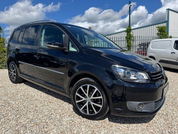 Volkswagen Touran 2015 386894138