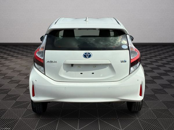 Toyota Aqua Hybrid *Automatic* 386928670