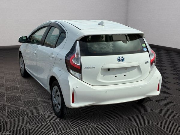 Toyota Aqua Hybrid *Automatic* 386928704