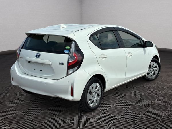 Toyota Aqua Hybrid *Automatic* 386928706