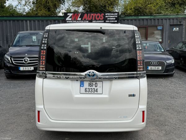 161 Toyota Voxy Hybrid 7 Seater 386932652