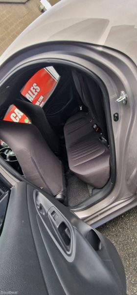 Toyota yaris 387085764