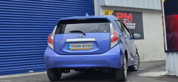 Toyota Aqua Hybrid 387088074