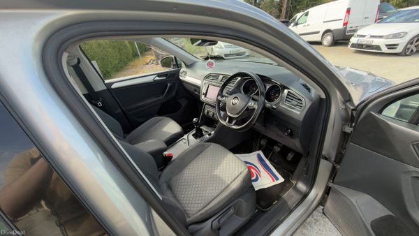 2017 2.0TDI Volkswagen Tiguan (Sunroof Model) 387142324