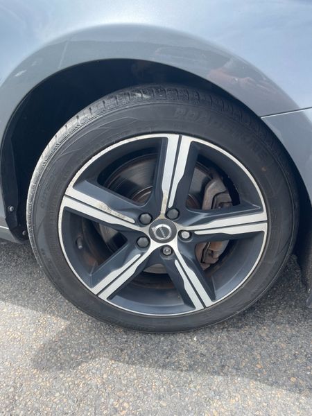 162 Volvo V40 R-Design.. Auto.. Low KMs.. 1 Owner 387129592